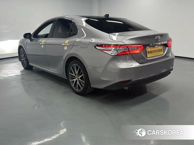 Toyota Camry 2022 Серебристо-серый из Китая, фото 4