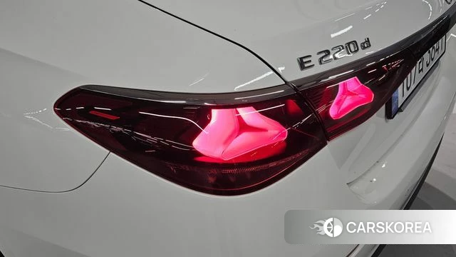 Mercedes-Benz E-Class W214 2025 Белый из Кореи, фото 4