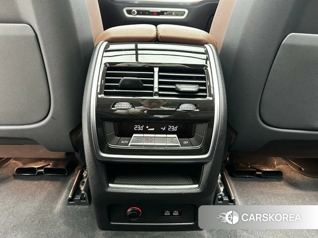 BMW X7 2025 Черный из Китая, фото 4