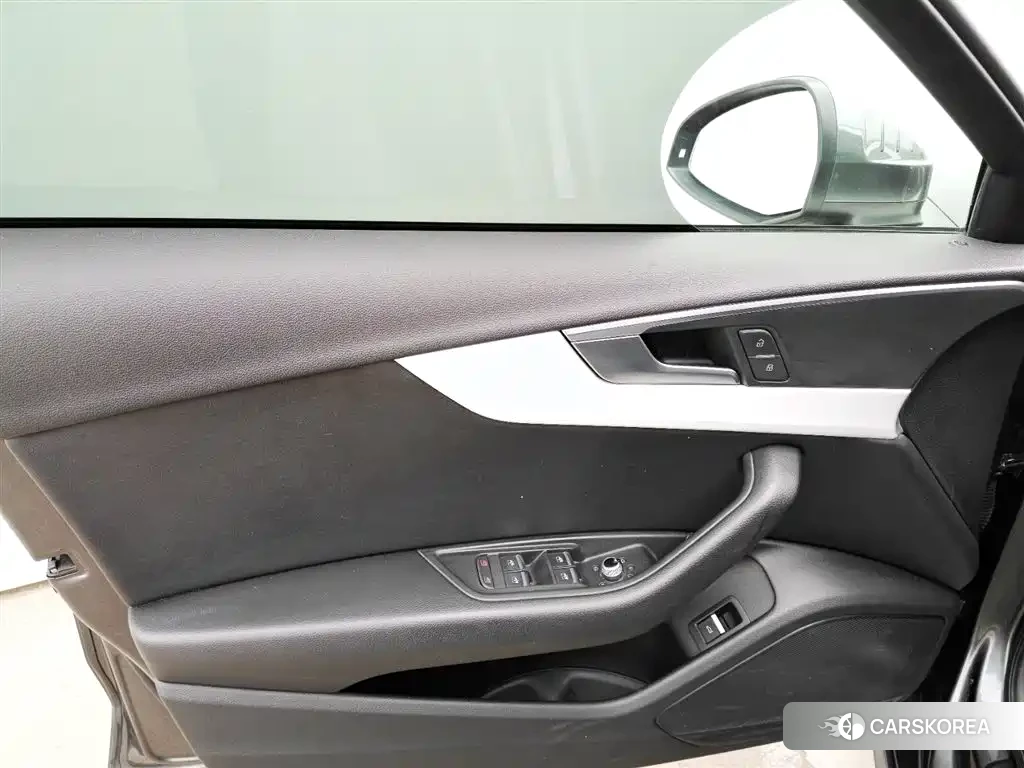 Audi A4L 2022 Silver/gray из Китая, фото 4