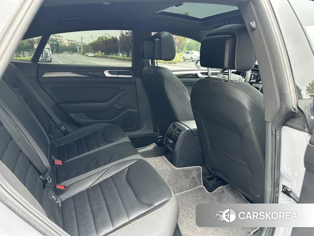 Volkswagen CC 2022 Серебристо-серый из Китая, фото 4