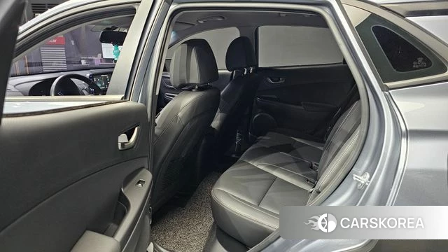 Hyundai Kona 2018 Светло-серебряный цвет из Кореи, фото 4