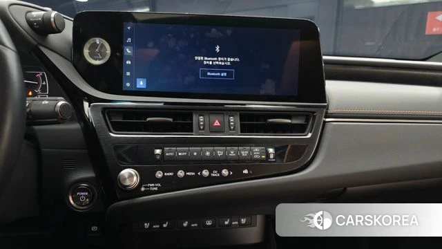 Lexus ES300h 7th generation 2023 Белый из Кореи, фото 4