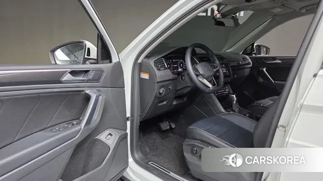 Volkswagen Tiguan second Generation 2022 Белый из Кореи, фото 4