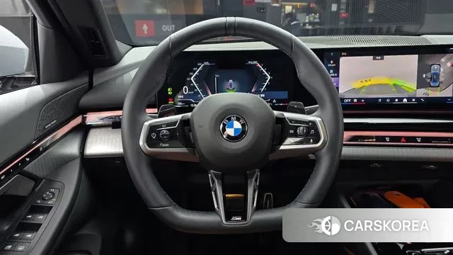 BMW 5 Series (G60) 2025 Серебристо-серый из Кореи, фото 4