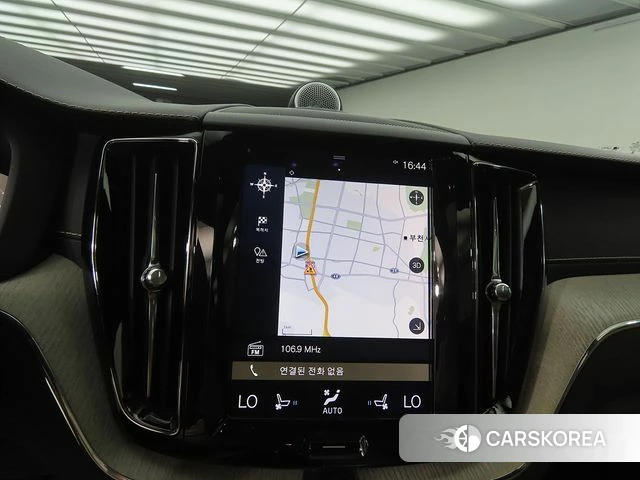 Volvo XC60 second Generation 2018 Белый из Кореи, фото 4