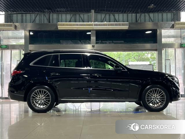 Mercedes-Benz GLC 2024 Черный из Китая, фото 4