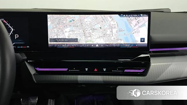 BMW 5 Series (G60) 2024 Серебристо-серый из Кореи, фото 4