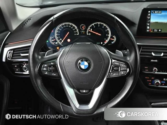 BMW 5 Series (G30) 2018 Серебристо-серый из Кореи, фото 4