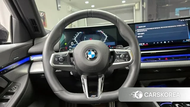 BMW 5 Series (G60) 2025 Черный из Кореи, фото 4