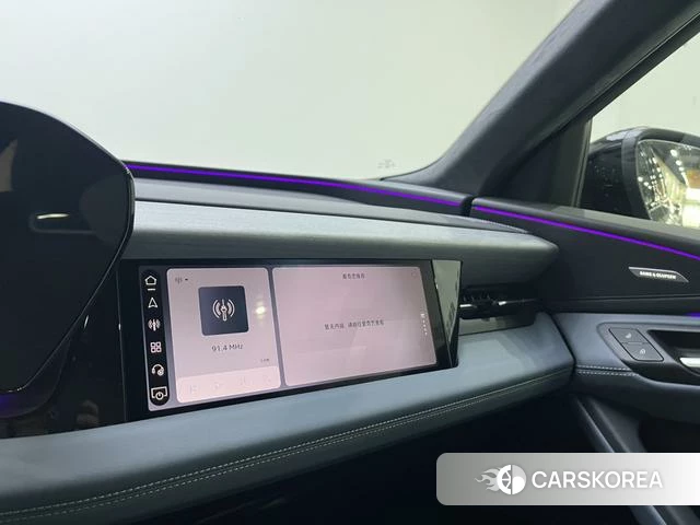 Audi Q6L e-tron 2025 Серебристо-серый из Китая, фото 4