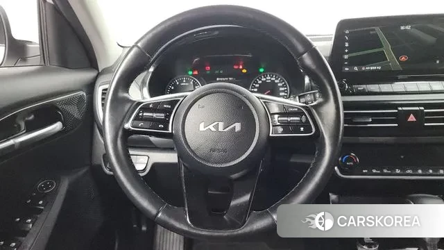 Kia Seltos 2022 Белый из Кореи, фото 4