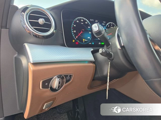 Mercedes-Benz E-Class W213 2021 Черный из Кореи, фото 4