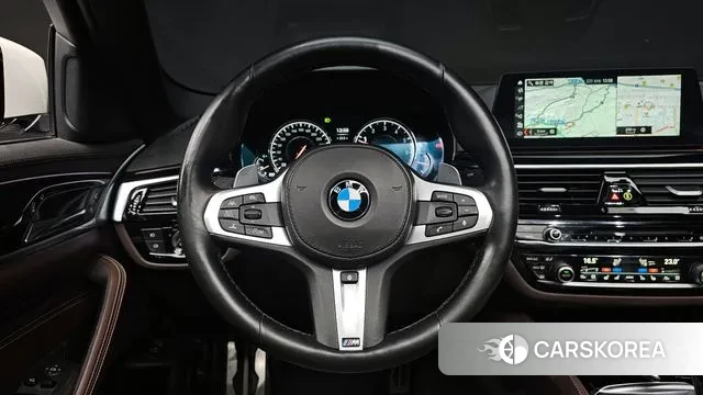BMW 5 Series (G30) 2018 Белый из Кореи, фото 4