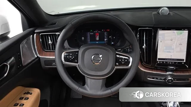Volvo XC60 second Generation 2024 Белый из Кореи, фото 4