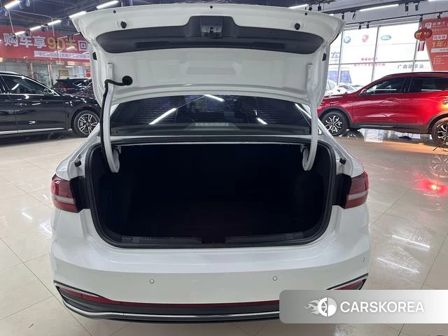 Volkswagen Lavida 2023 Белый из Китая, фото 4