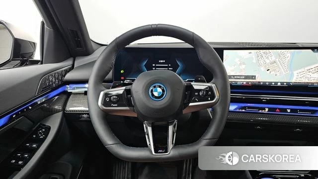 BMW 5 Series (G60) 2025 Серый из Кореи, фото 4