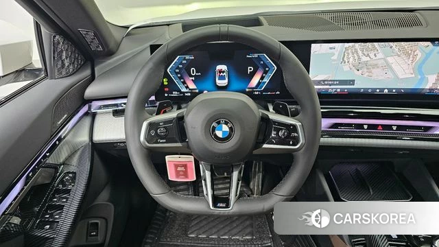 BMW 5 Series (G60) 2025 Белый из Кореи, фото 4