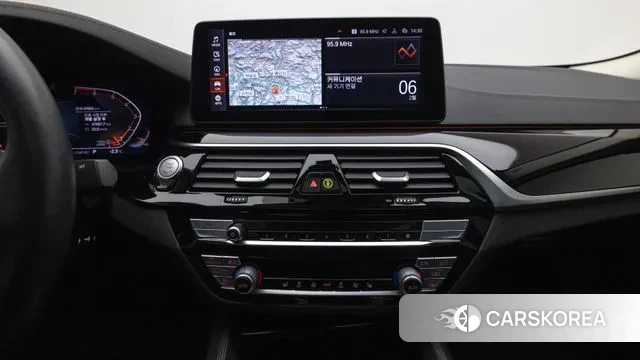 BMW 5 Series (G30) 2022 Белый из Кореи, фото 4