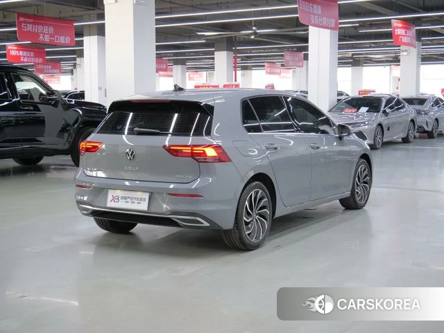 Volkswagen Golf 2023 Серебристо-серый из Китая, фото 4
