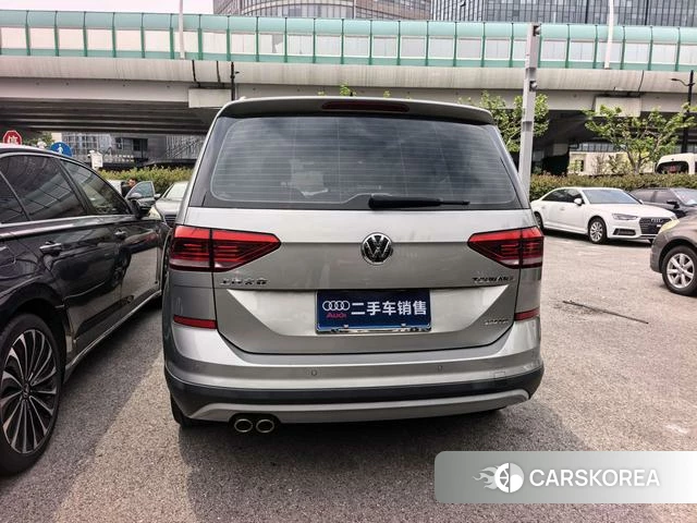 Volkswagen Touran L 2021 Серебристо-серый из Китая, фото 4