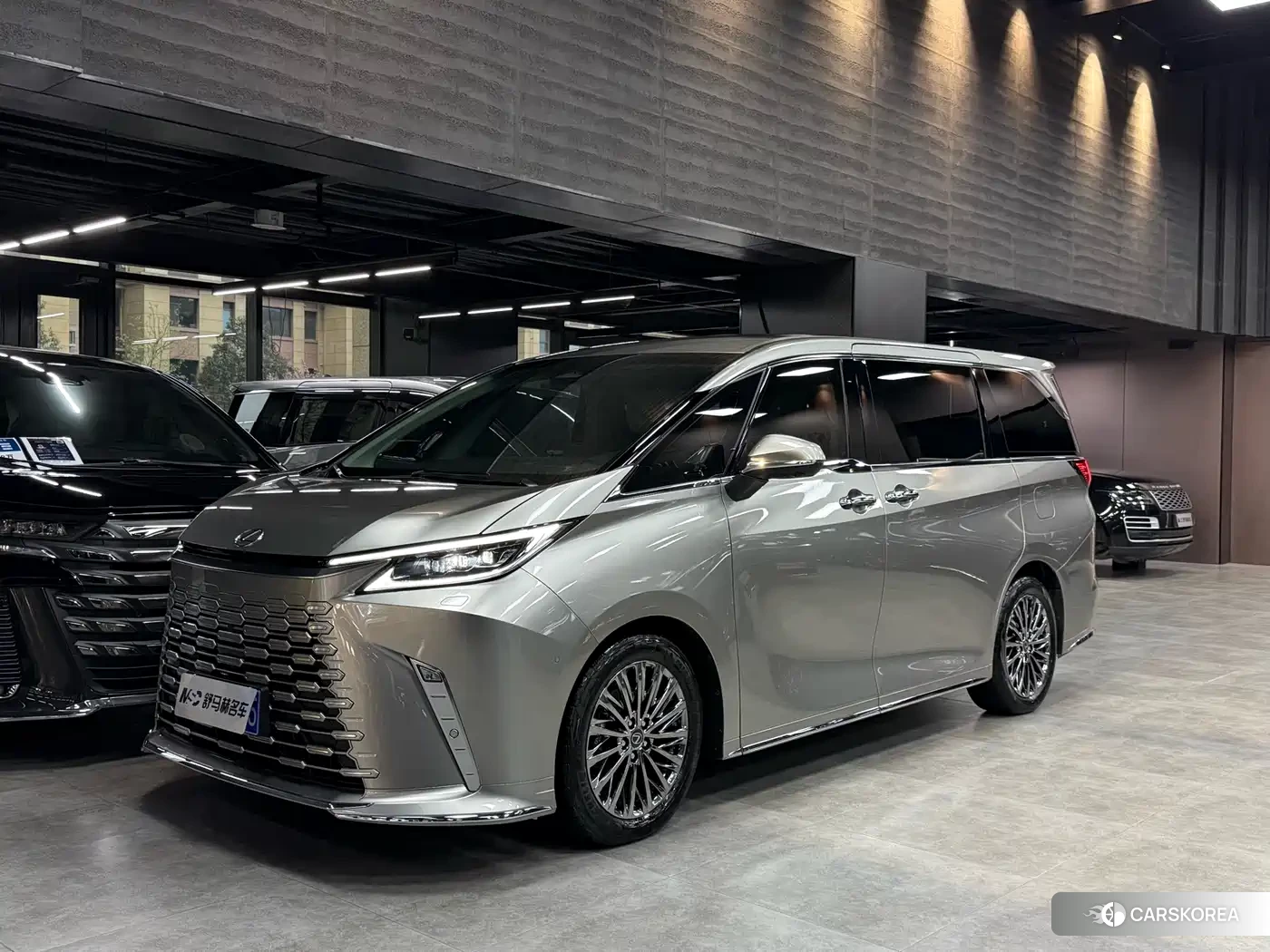 Lexus LM 2025 Silver/gray из Китая, фото 4