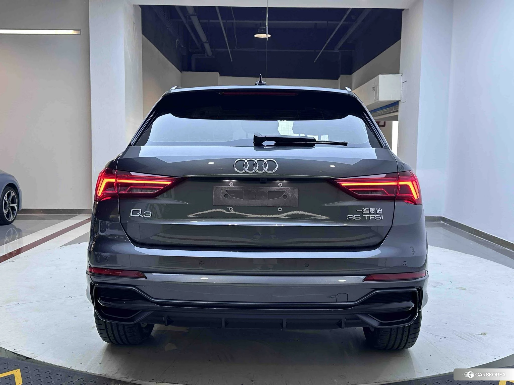 Audi Q3 2022 Темно-серый из Китая, фото 4