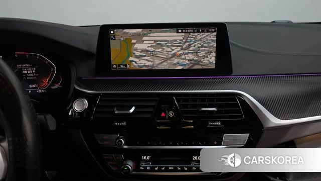 BMW 5 Series (G30) 2019 Белый из Кореи, фото 4