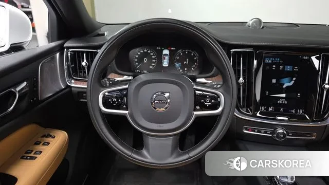 Volvo S60 3rd generation 2021 Белый из Кореи, фото 4