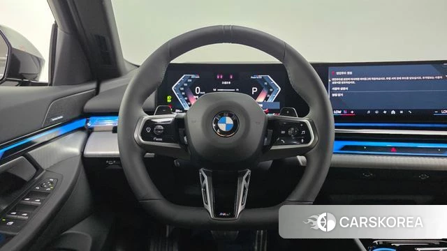 BMW 5 Series (G60) 2025 Черный из Кореи, фото 4