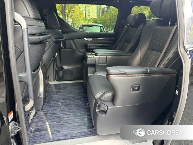 Toyota Elfa 2023 Черный из Китая, фото 4