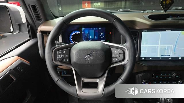 Ford Bronco 6th Generation 2023 Светло-серебряный цвет из Кореи, фото 4