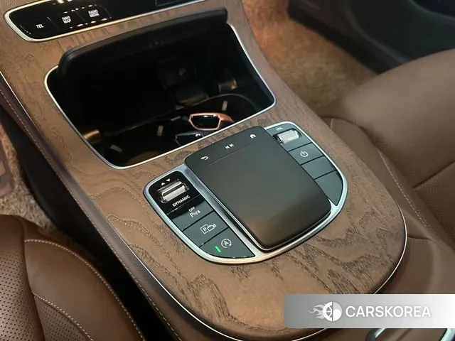 Mercedes-Benz E-Class W213 2023 Белый из Кореи, фото 4