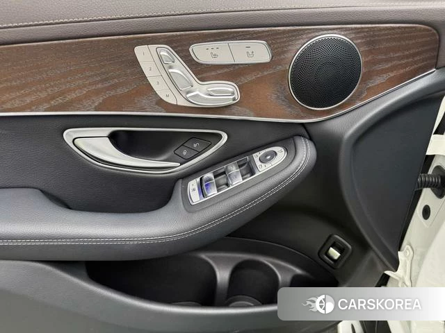 Mercedes-Benz GLC 2022 Белый из Китая, фото 4