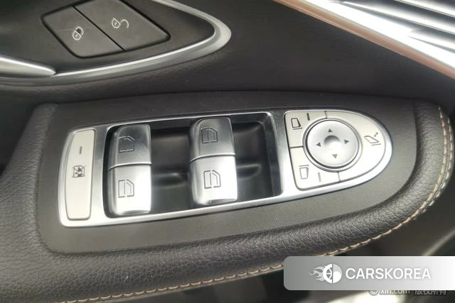 Mercedes-Benz EQC 2021 Белый из Китая, фото 4