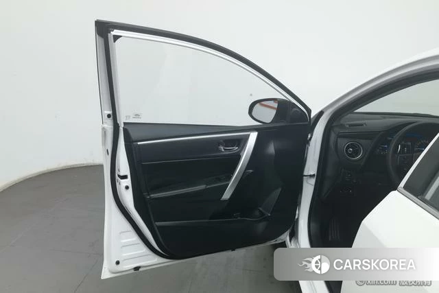 Toyota Corolla dual engine E+ 2019 Белый из Китая, фото 4