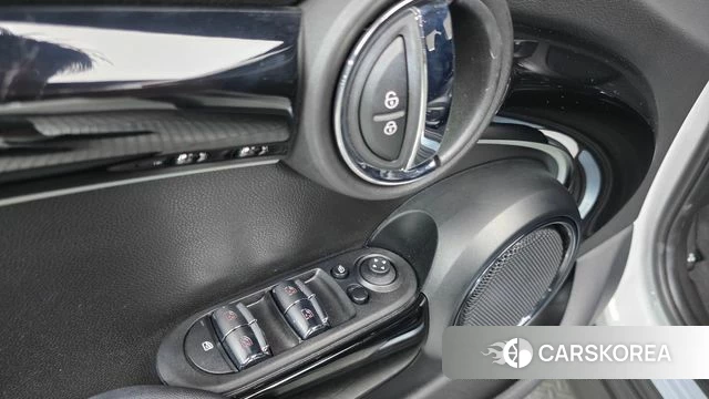 Mini Cooper 2023 Белый из Кореи, фото 4