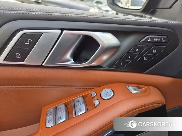 BMW X7 (G07) 2023 Черный из Кореи, фото 4