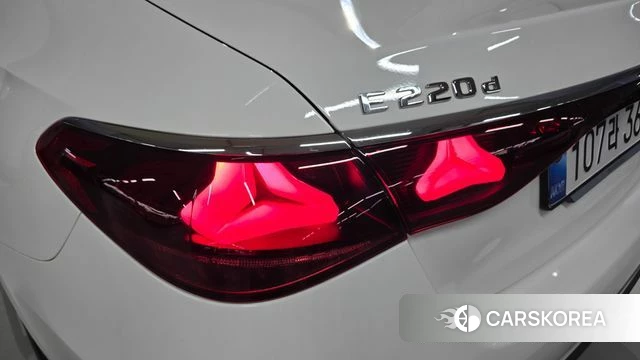 Mercedes-Benz E-Class W214 2025 Белый из Кореи, фото 4