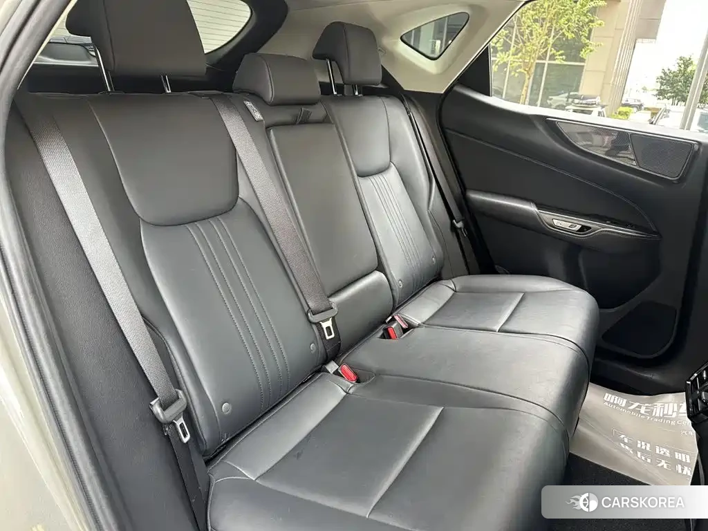 Lexus NX 2022 Silver/gray из Китая, фото 4