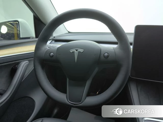 Tesla Model Y 2023 Белый из Китая, фото 4