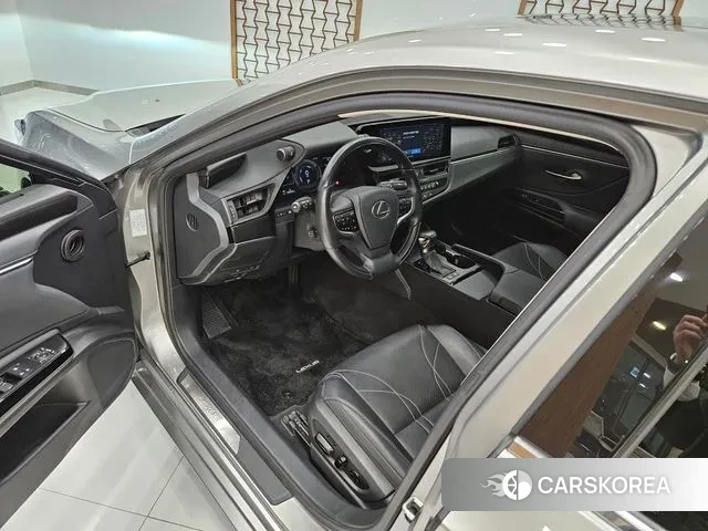 Lexus ES300h 7th generation 2023 Песочный из Кореи, фото 4