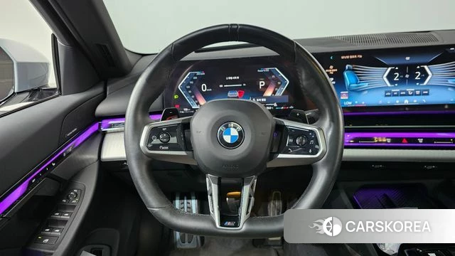 BMW 5 Series (G60) 2024 Светло-серебряный цвет из Кореи, фото 4