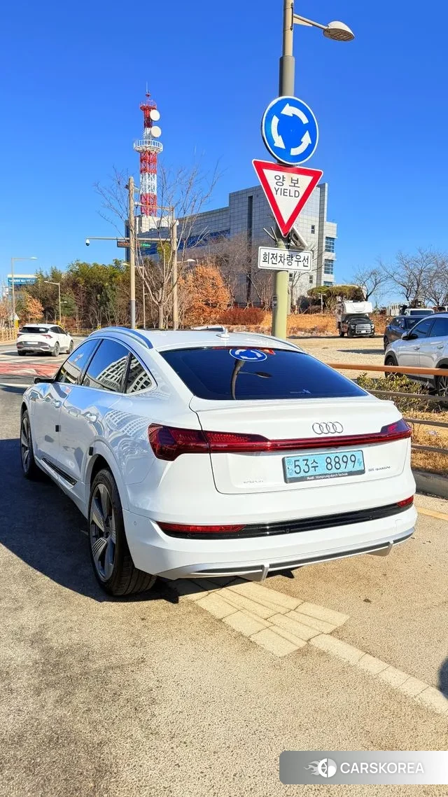 Audi e-Tron 2021 Белый из Кореи, фото 4