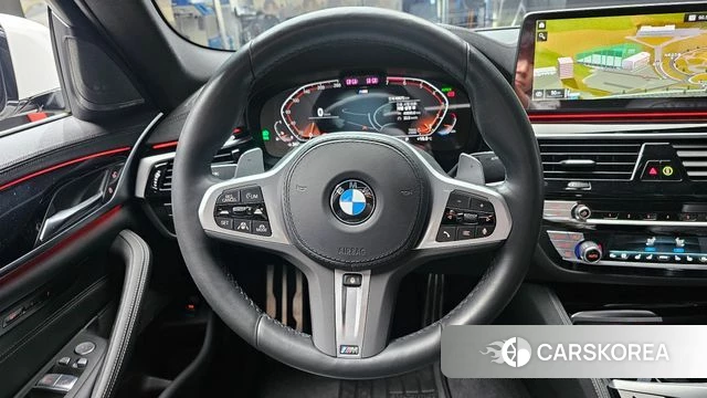 BMW 5 Series (G30) 2023 Белый из Кореи, фото 4