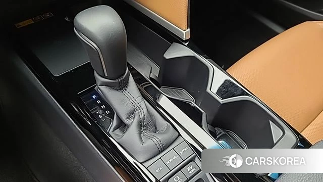 Toyota Camry (XV80) 2025 Серебристо-серый из Кореи, фото 4