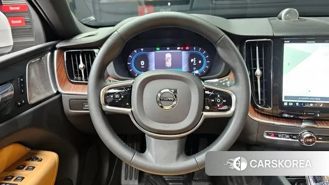 Volvo XC60 second Generation 2023 Белый из Кореи, фото 4