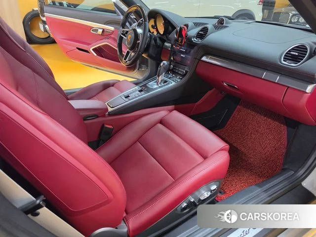 Porsche 718 Boxster 2023 Серебристо-серый из Кореи, фото 4