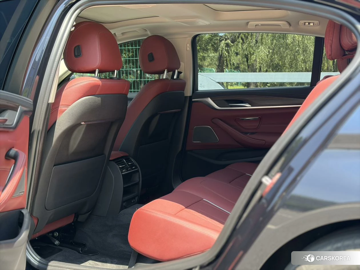BMW 5 series 2021 Черный из Китая, фото 4