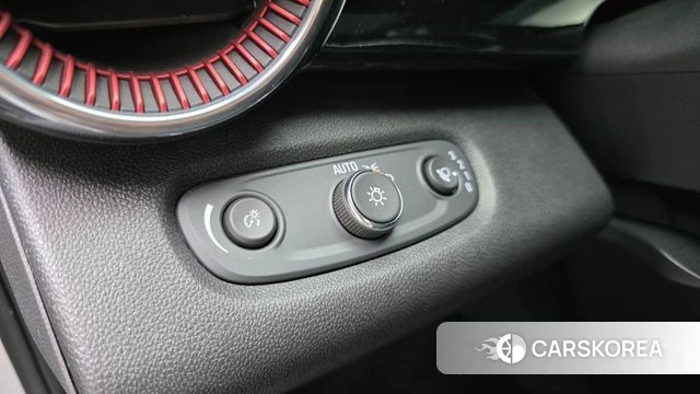 Chevrolet (GM Daewoo) Trax Crossover 2023 Белый из Кореи, фото 4